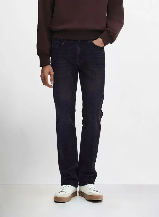 Men Slim Fit Solid Scoop Pocket Mid-Rise Jeans